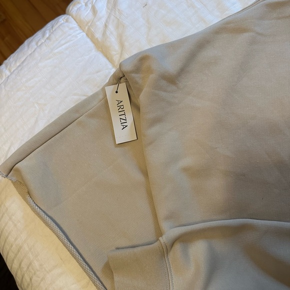 Aritzia Cream Sweatshirt - Picture 4 of 4
